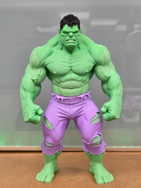 Estátua Hulk Vermelho Esmaga: Detalhes Incríveis e Força Lendária